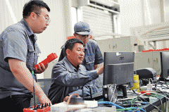 <strong>中所有塑料件的出产都正在这个车间完成</strong>